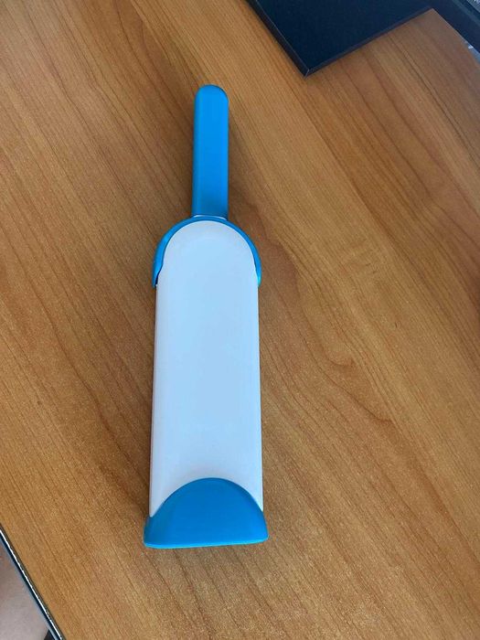 Perie pentru indepartarea parului de animale si a scamelor