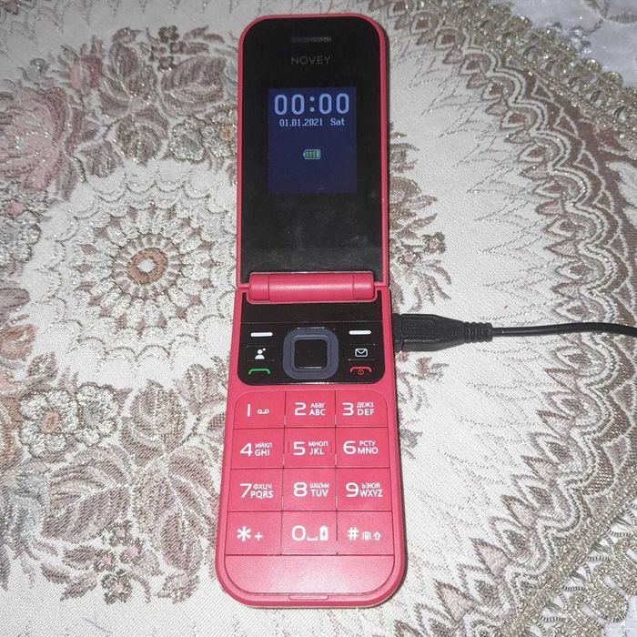 Продам телефон Novey X70!
