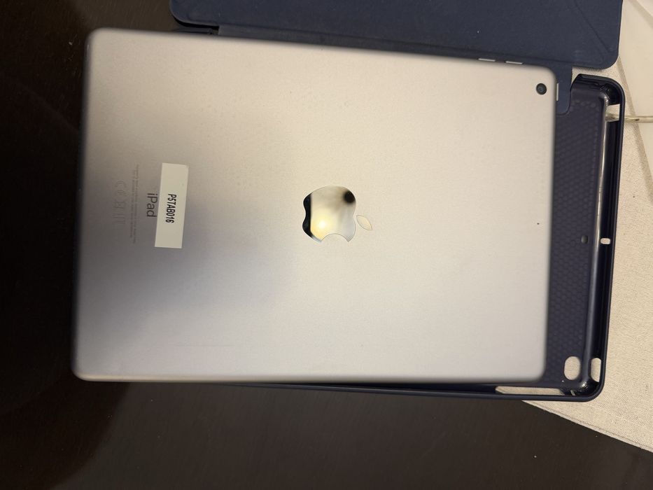 iPad Apple gen 6 impecabil