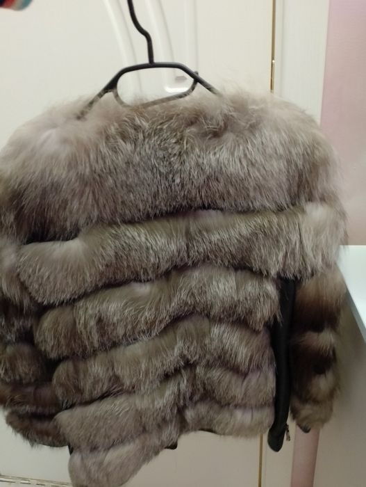 Продавам сиво палто