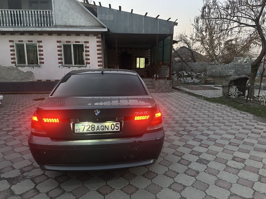 Продаю бмв е65 2003 года