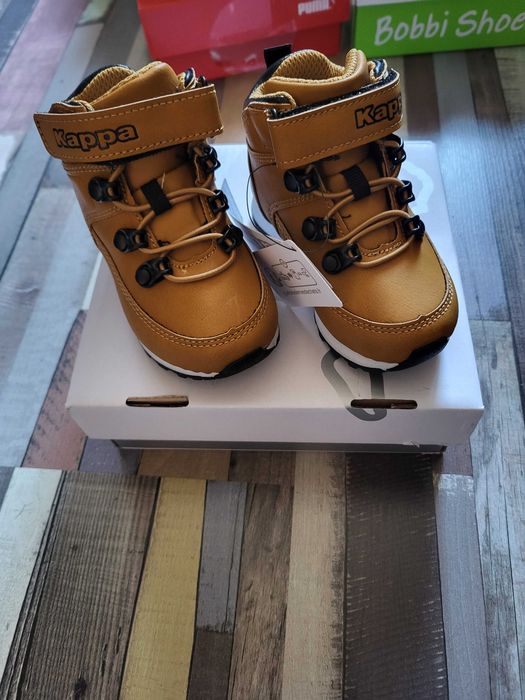 Продавам чисто нови детски боти на Kappa