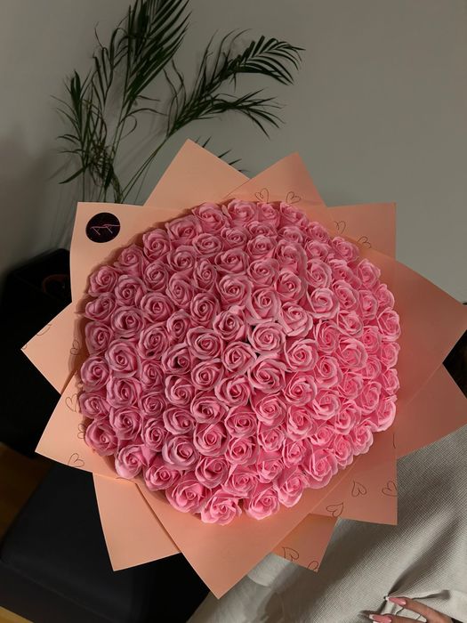 Buchet trandafiri sapun cu model/ initiala/ biletel personalizat