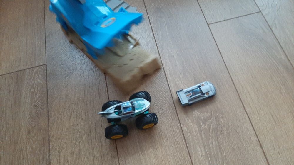 Рампа + 2 писти Hot weels - Хот уилс