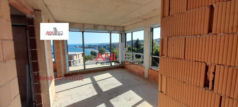 Тристаен апартамент в к.к. Чайка