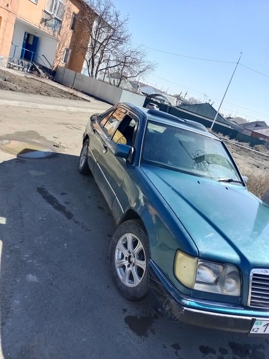 Машина Мерседес  хорошем состоянии