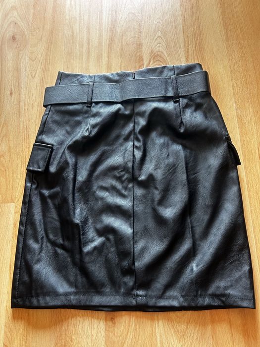 Дамска кожена пола