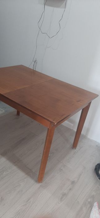 Стол обеденный, полированный.