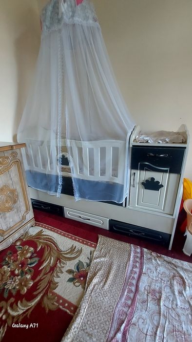 Detskiy mebel sotiladi