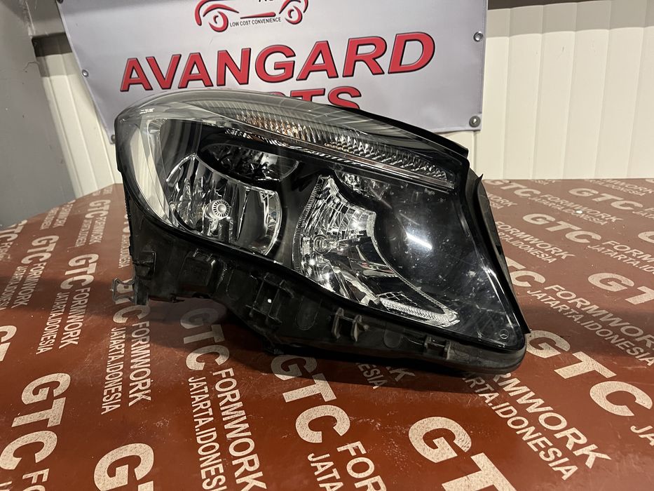 Фар Mercedes GLA W156