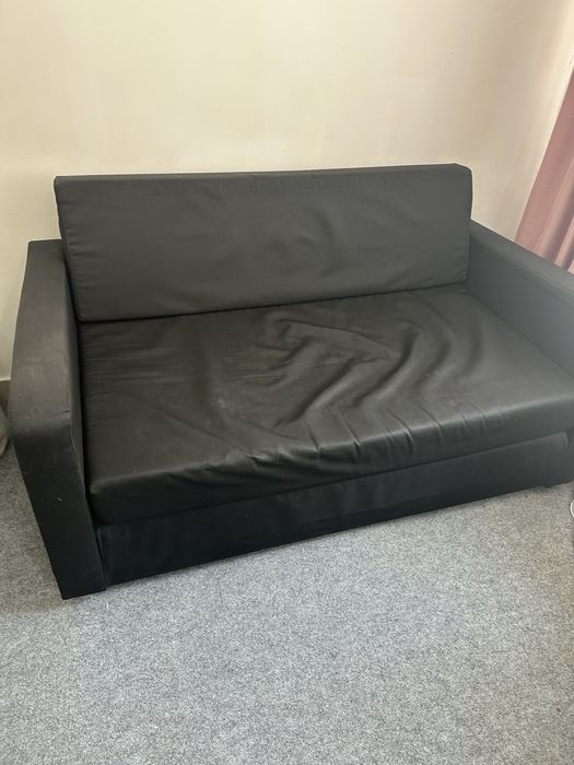 Продам два зеркало и офисный диван ikea