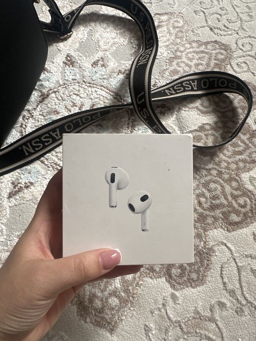 Продам наушники airpods