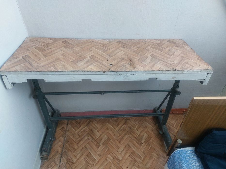 Верстак. Высота регулируется.