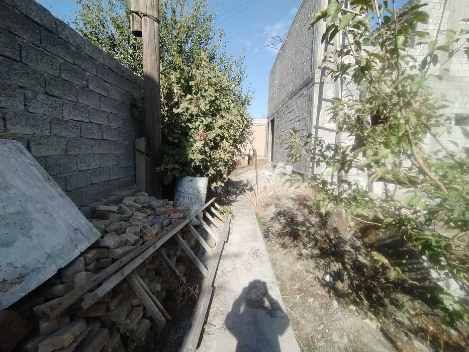 Продаётся участок 5 соток с недостроем под гостиницу-центр Самарканда