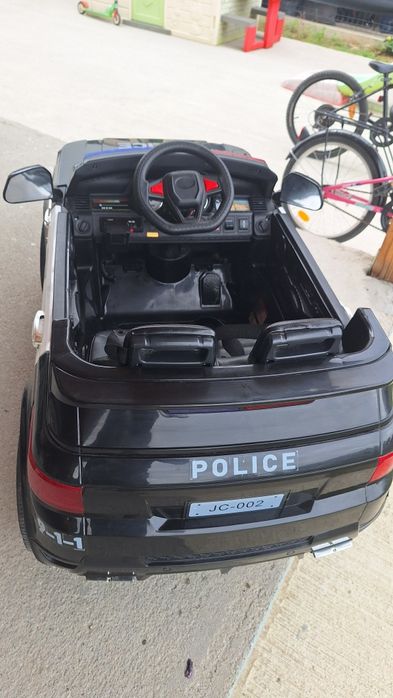 Masinuta de politie cu girofar NOVOKIDS 2-7 ani, cu telecomanda,USB,muzica, 2 motoare