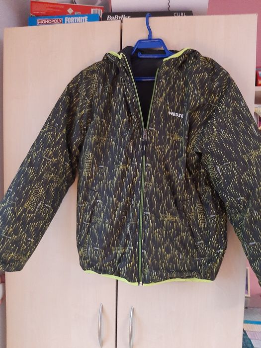 Яке Декатлон с две лица