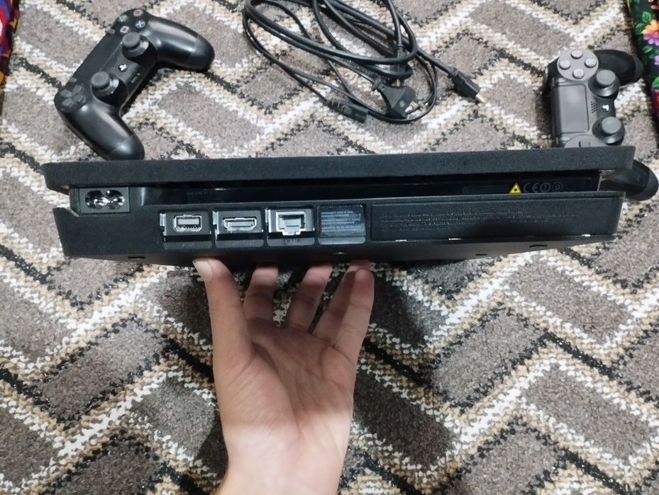 Play station 4 sotiladi