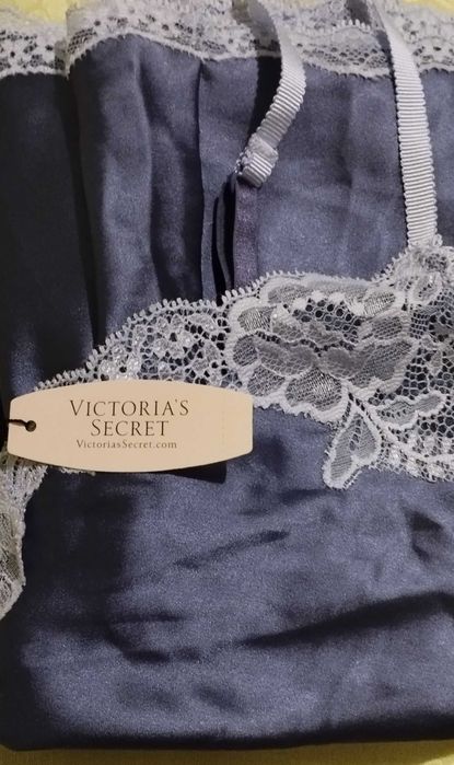 Луксозна сатенена нощница Victoria 'S Secret - оригинална с етикет.