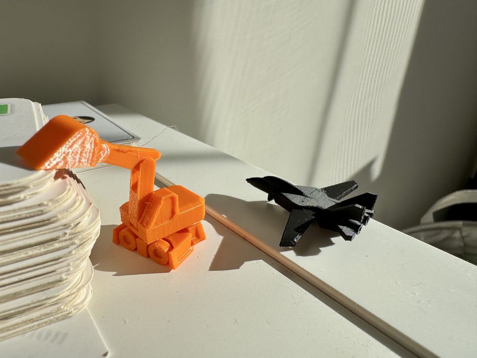 3D Принтирано Яйце с Изненада Миниатюрни Превозни Средства