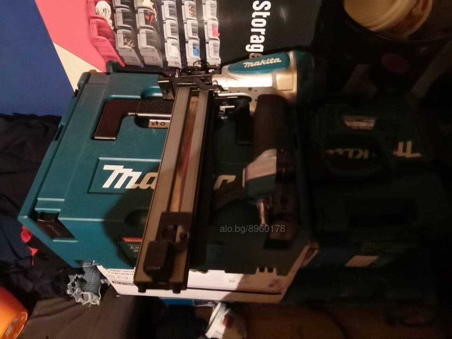 Продавам пневматичен такер MakitaAT2550A 100%оригинален с гаранция
