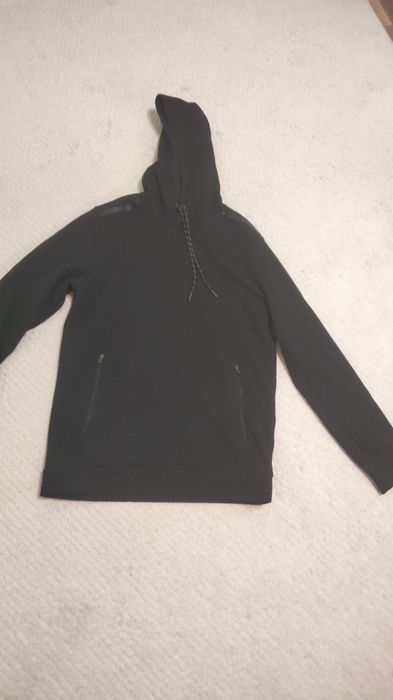 На подростка джинсы и худи