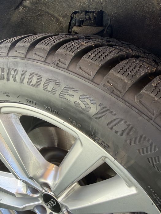 Оригинални джанти Audi в комплект с гуми Bridgestone