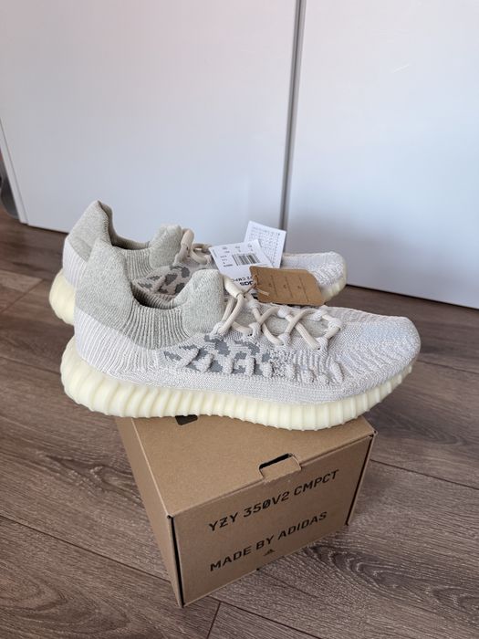 Yeezy 350 V2 CMPCT Slate Bone - нови - 43 1/3