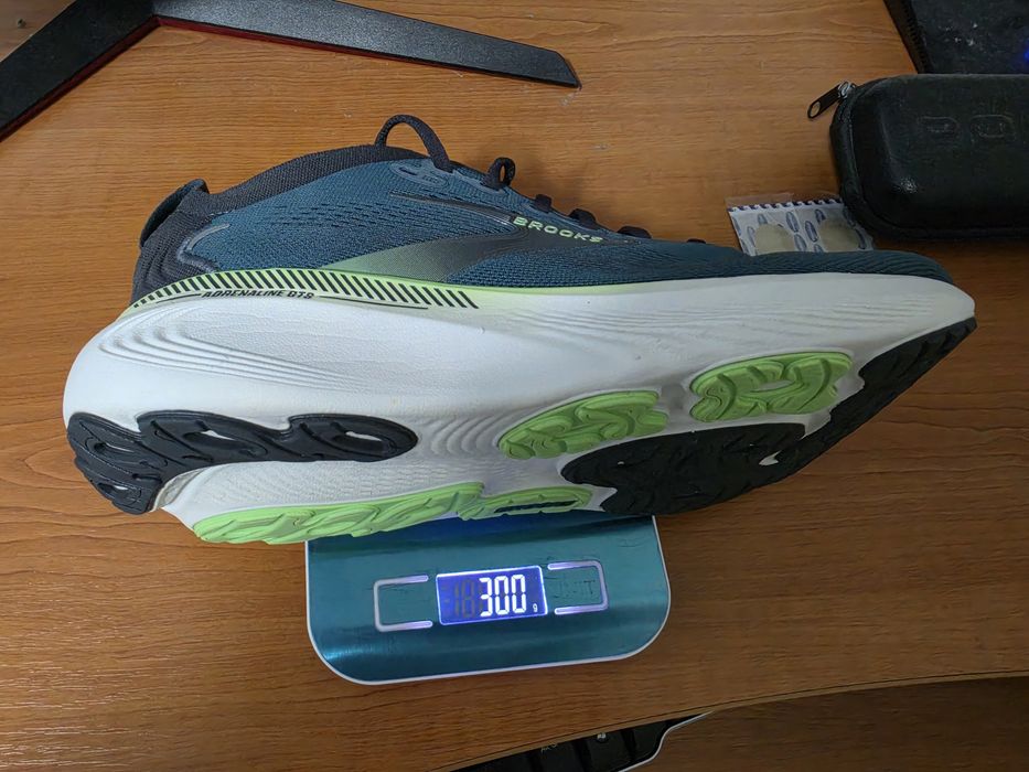 Adidași/pantofi alergare Brooks Adrenaline GTS 25, marime 45 ( 29 cm ), medium D, ultimul model, stare foarte bună !