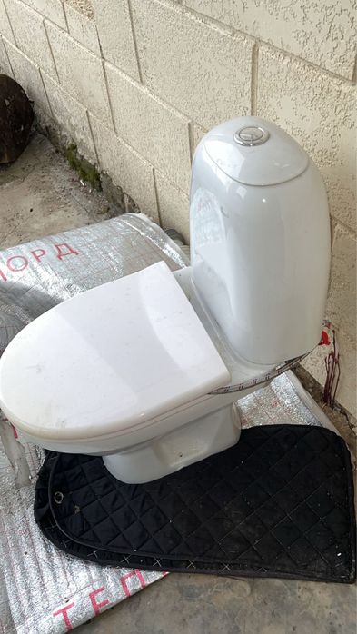 Продам унитаз.