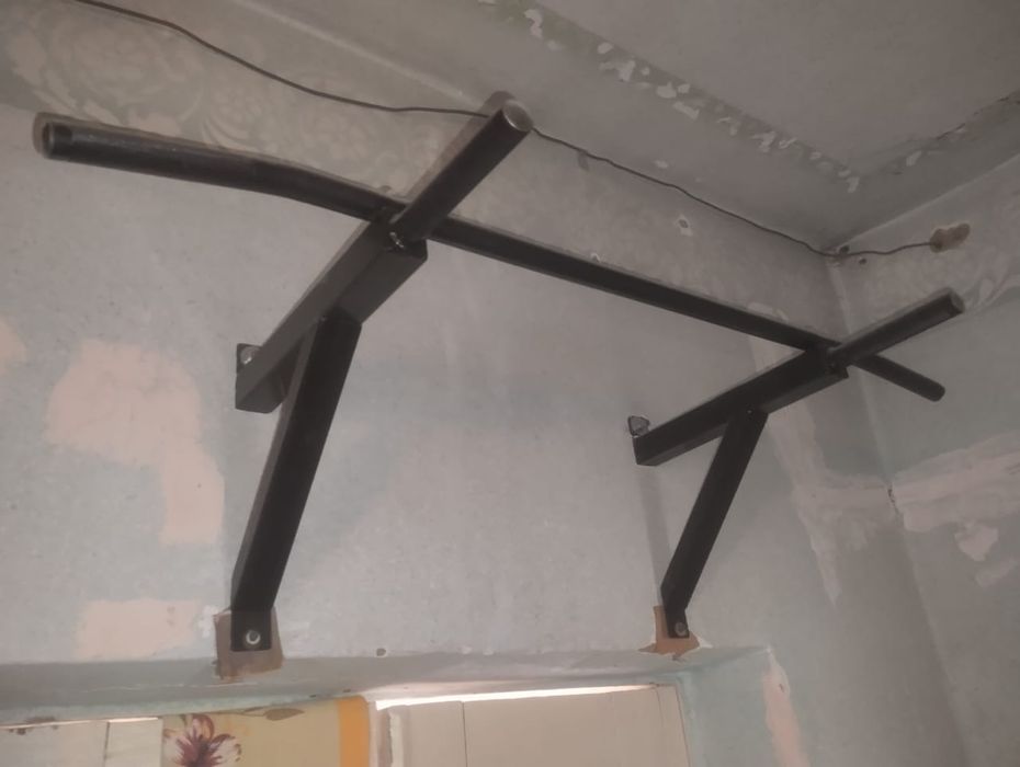 Турник настенный