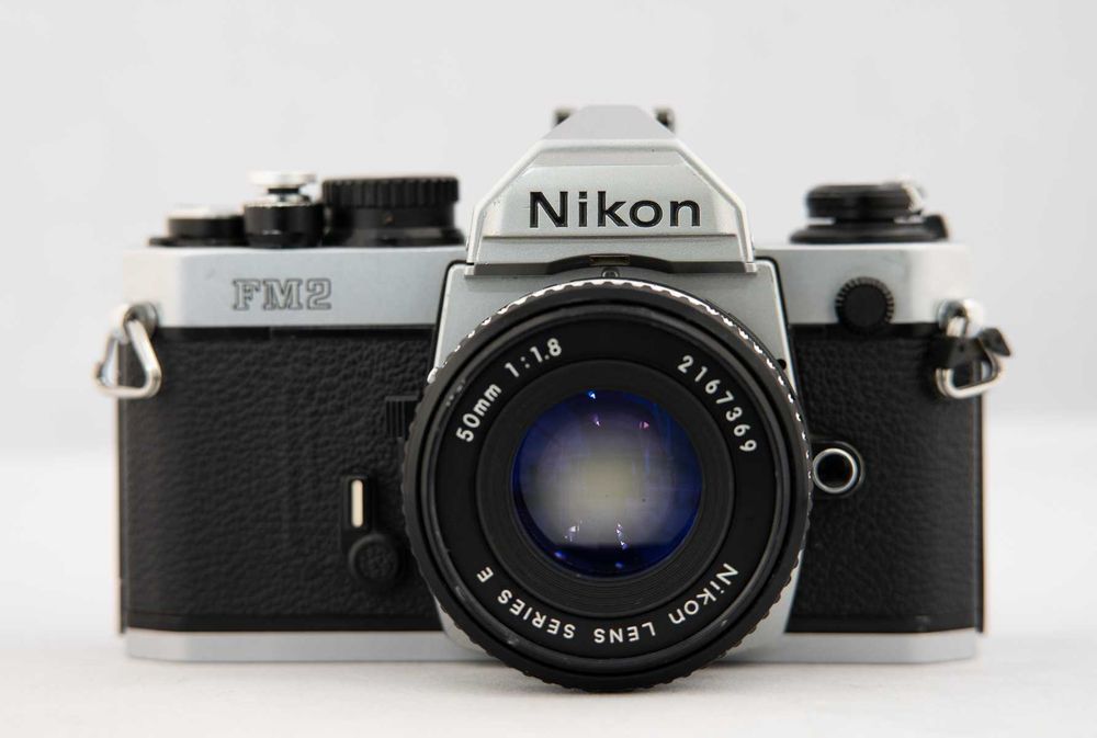 Nikon FM2 シルバー + NIKKOR 50mm 1:2.8 nikon fm2 second hand si noi de vanzare • Anunturi • OLX.ro