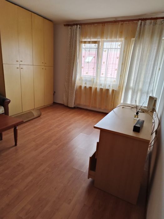 Inchiriez apartament cu 2 camere