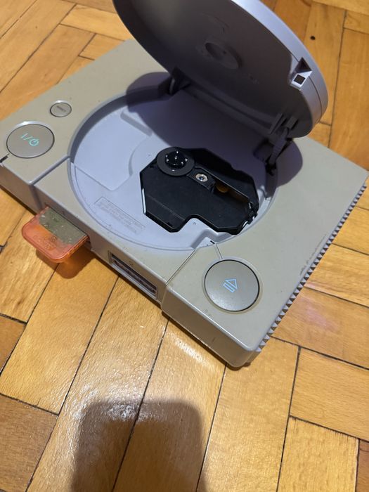 playstation 1 с един джойстик