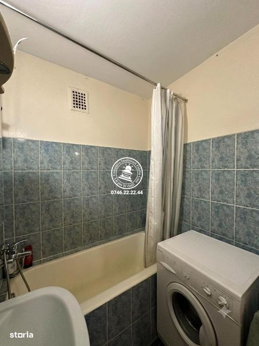 Apartamen 3 camere de vanzare, semidecomandat, etaj intermediar - Podu