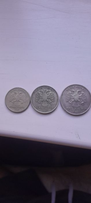 Продается рубль штук 10.000 тенге