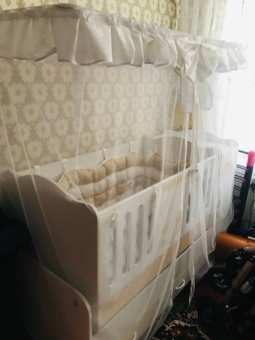 Детский  кровать  и шкаф