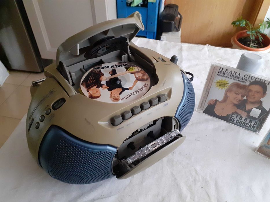 radiocasetofon cu CD combina LG