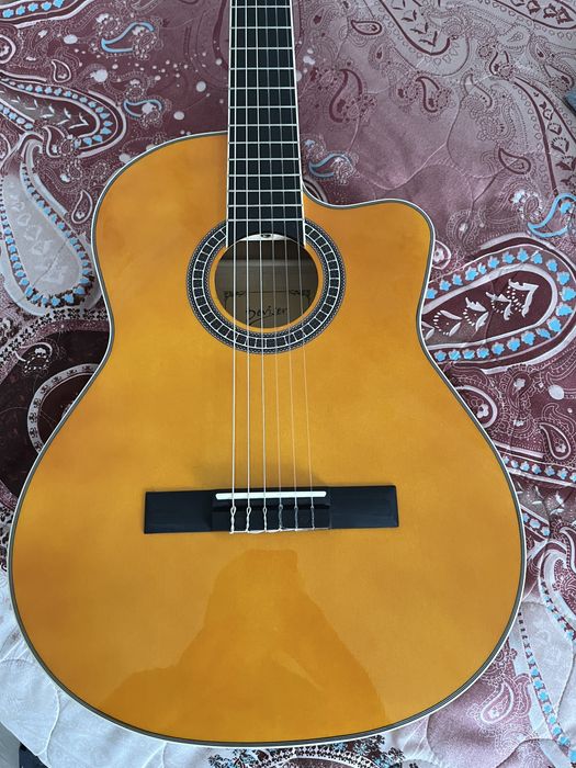 классикалық гитара （жұқа）тонкая классическая гитара