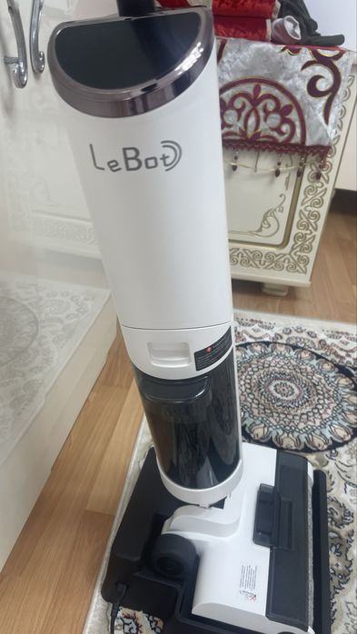 Срочно Продам вертикальный пылесос Le Bot