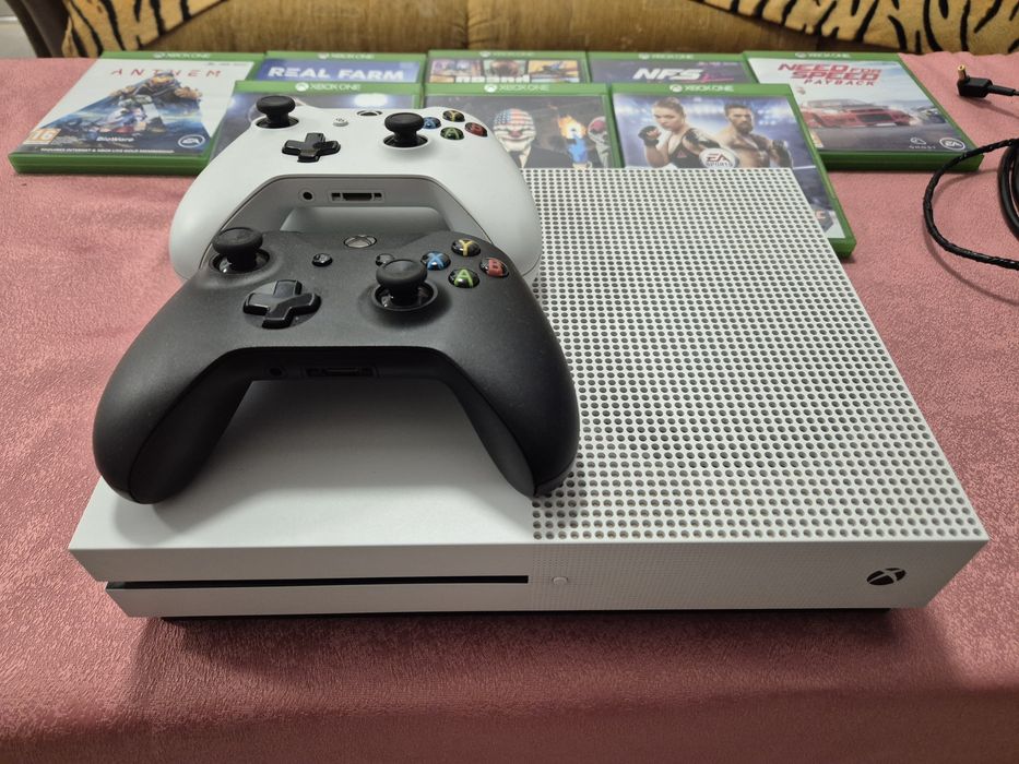 Продавам Xbox One S 500 GB