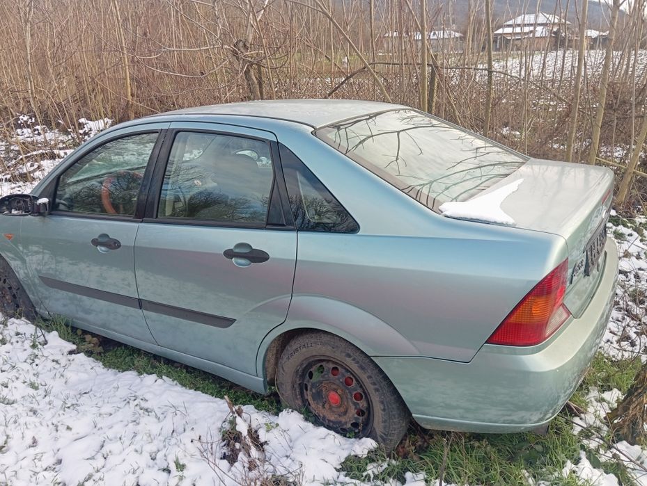 Продавам форд фокус бензин На Части