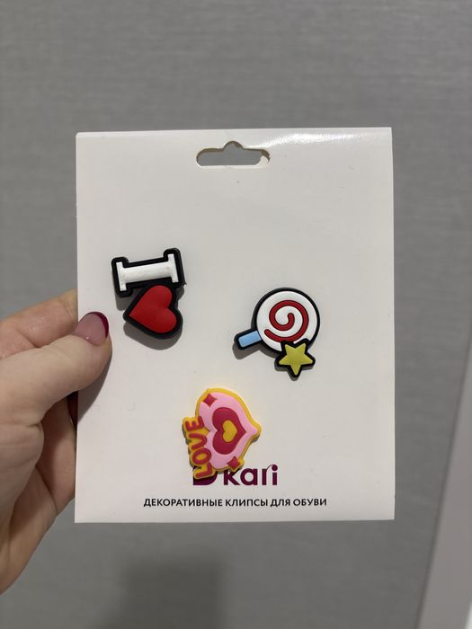 Продам кроксы новые с аксесуарами