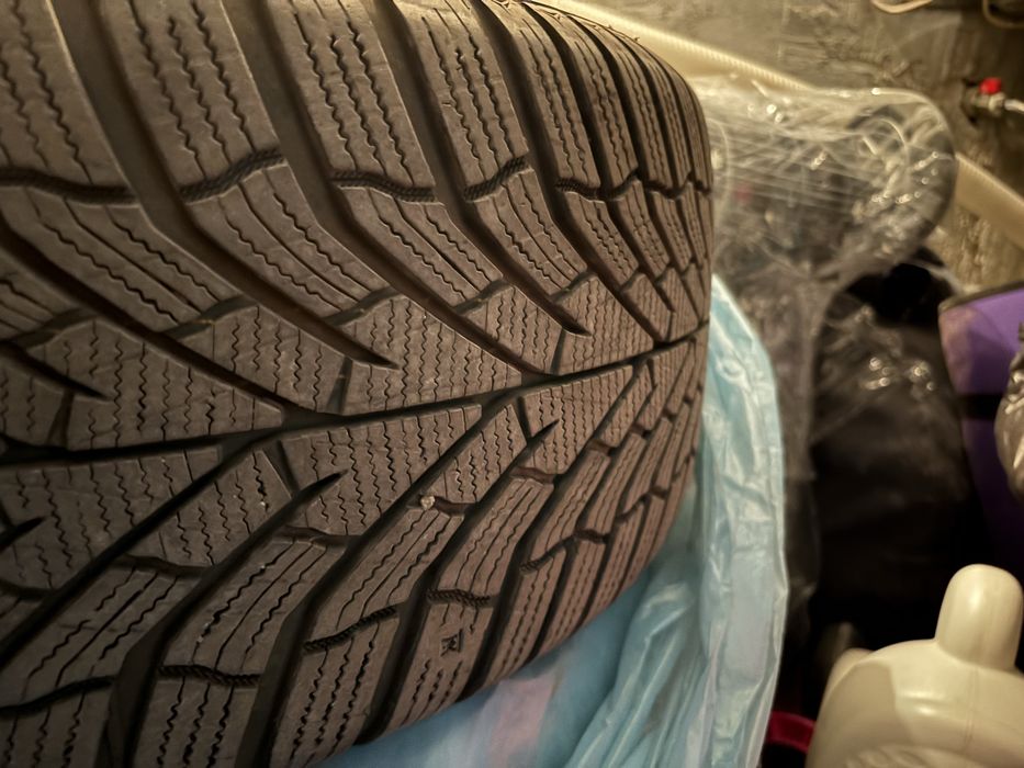 4бр. Зимни гуми KUMHO WINTERCRAFT 245/40R18 DOT 1525