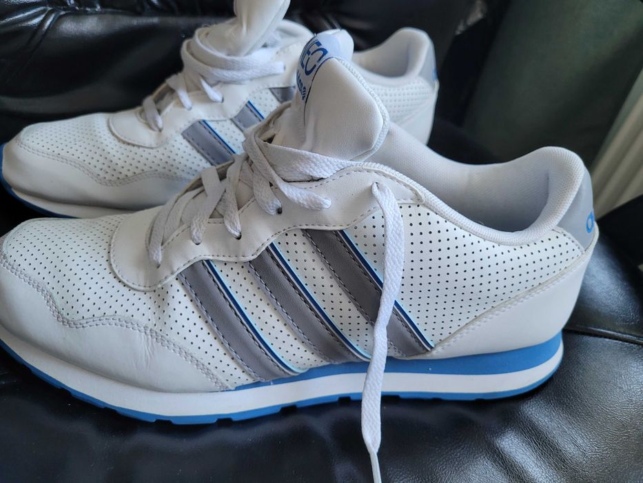 De vanzare pantofi Adidas NEO din piele, fabricat in Vietnam