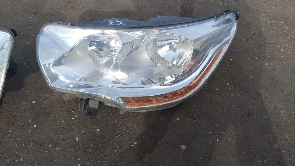 Far stanga/dreapta Citroen C4 an 2013