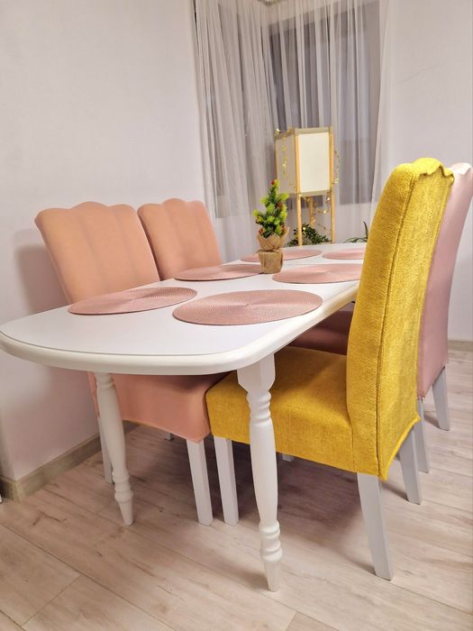 Masa, scaune, 6 huse roz pal 6 naporne roz pal