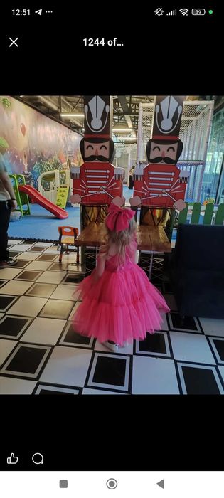 Платье на 4-6 лет ,длина регулируется,пышное,малиновый цветт