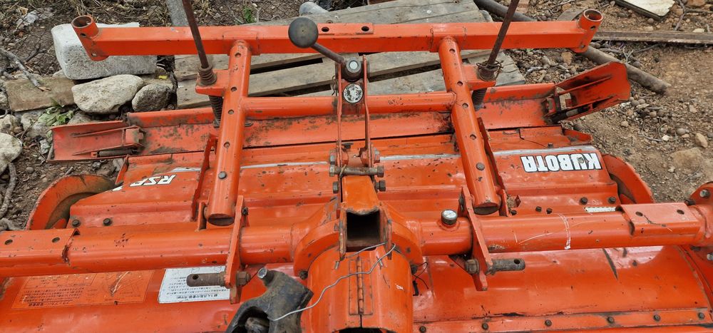 Utilaje agricole: freza vie, plug, grebla, cositoare