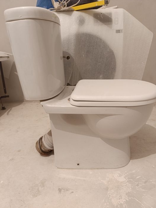 Унитаз и ванна продаётся