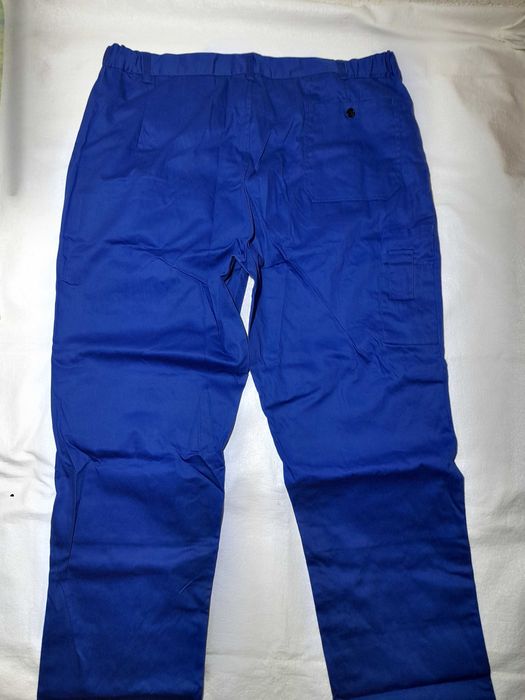 Pantaloni de salopeta nr 60  sunt Noi